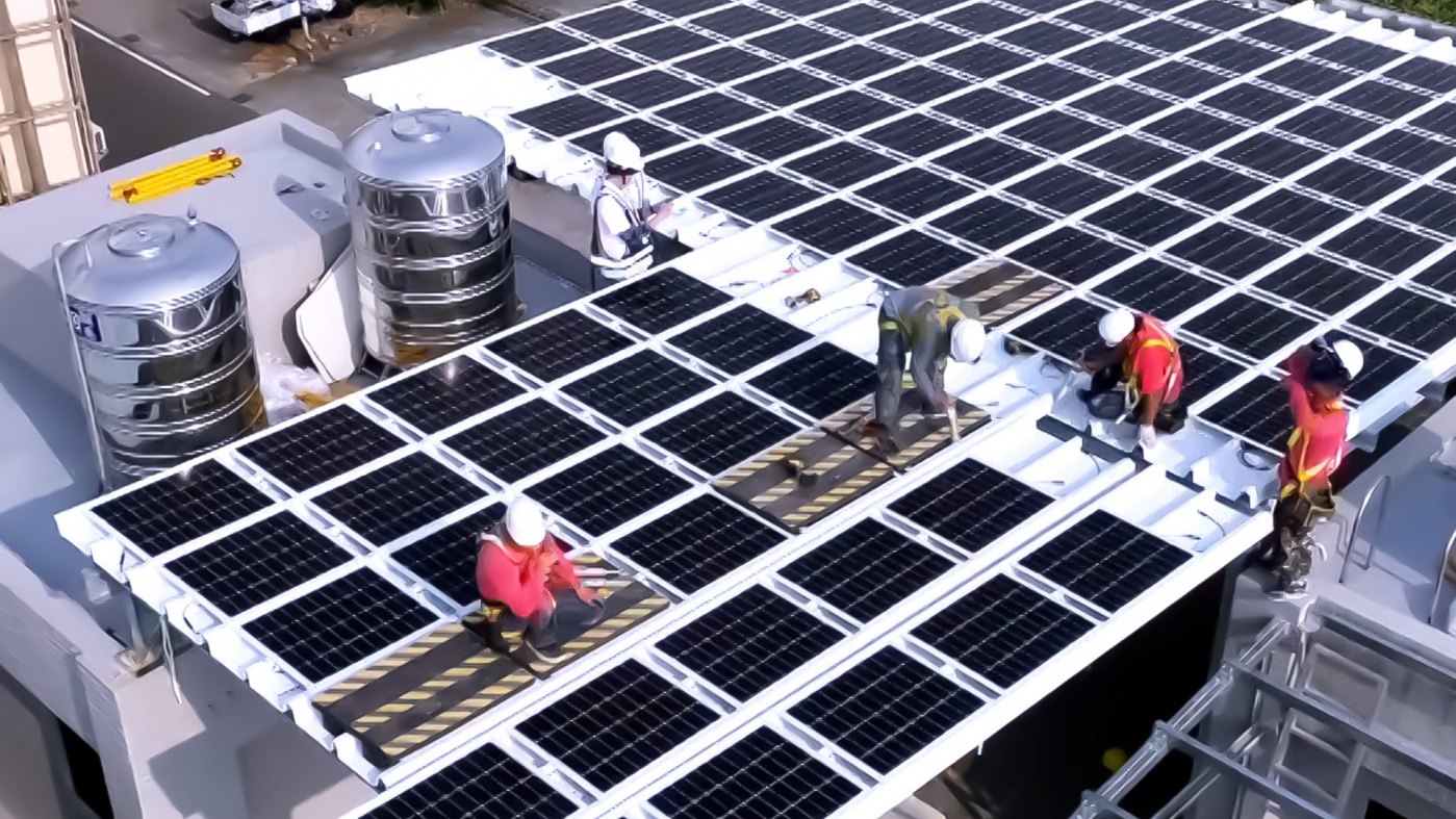 友達打造光電建築一體化整合建材，開發SunSteel光電整合型浪板，實現快速安裝、避免二次施工，讓屋頂光電躍升未來建物新標配。